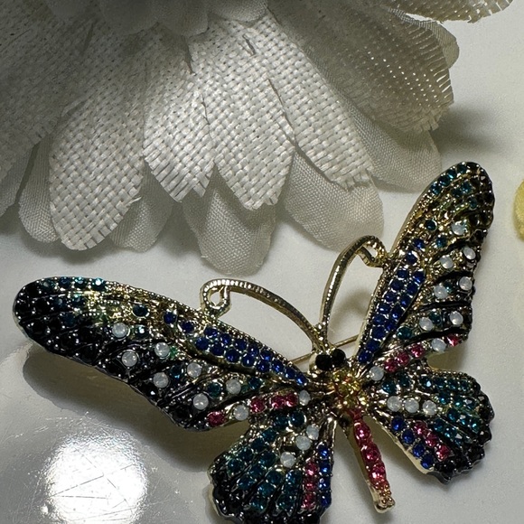Butterfly Rhinestones Pin/Brooch - Picture 8 of 10